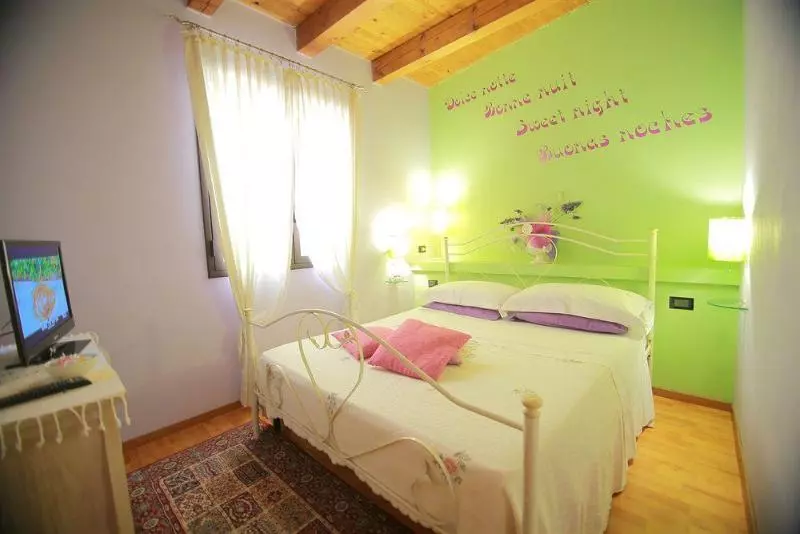 Fotos del hotel B&b Le Casette Di Lù:  10