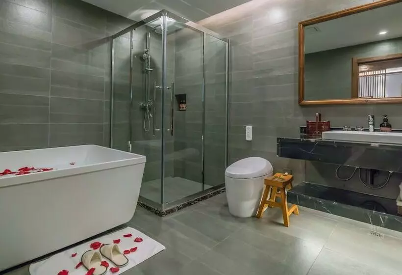Fotos del hotel Lize Graceland Artistic Suite Inn:  5