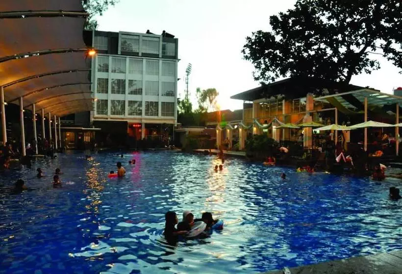 Fotos del hotel Oasis Siliwangi Sport:  3