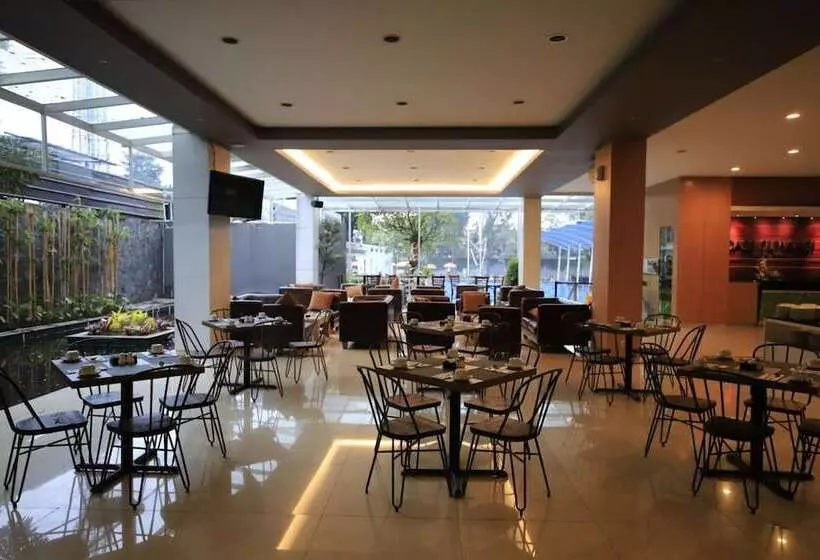 Fotos del hotel Oasis Siliwangi Sport:  5