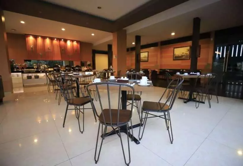 Fotos del hotel Oasis Siliwangi Sport:  4