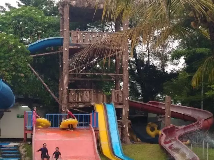 Fotos del hotel Oasis Siliwangi Sport:  6