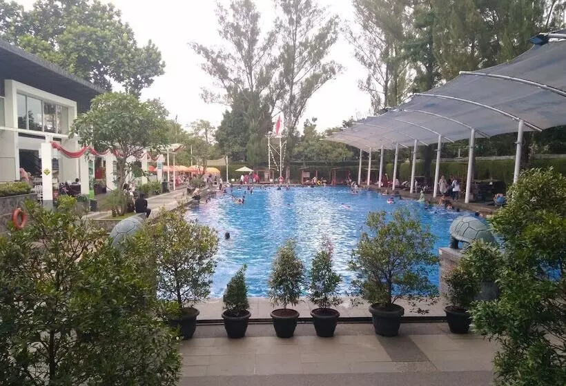 Fotos del hotel Oasis Siliwangi Sport:  16