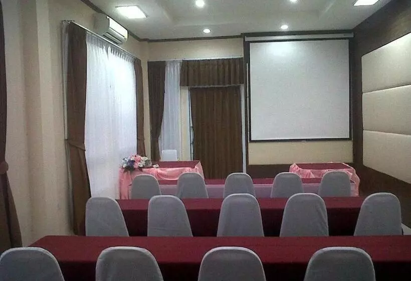 Fotos del hotel Kasem Garden Hotel Surin:  13