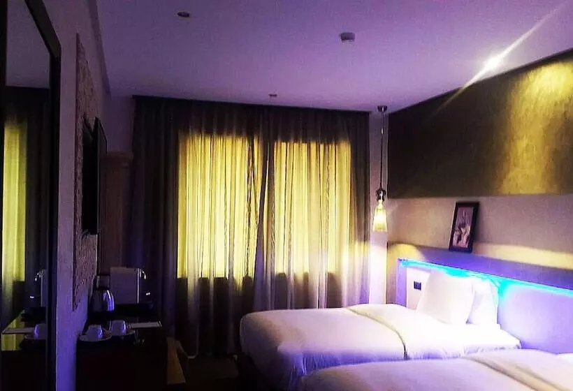 Fotos del hotel The Seven:  8