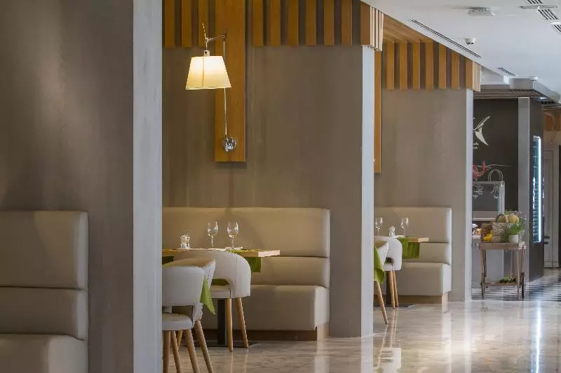 Fotos del hotel Suitopía - Sol Y Mar Suites Hotel:  3