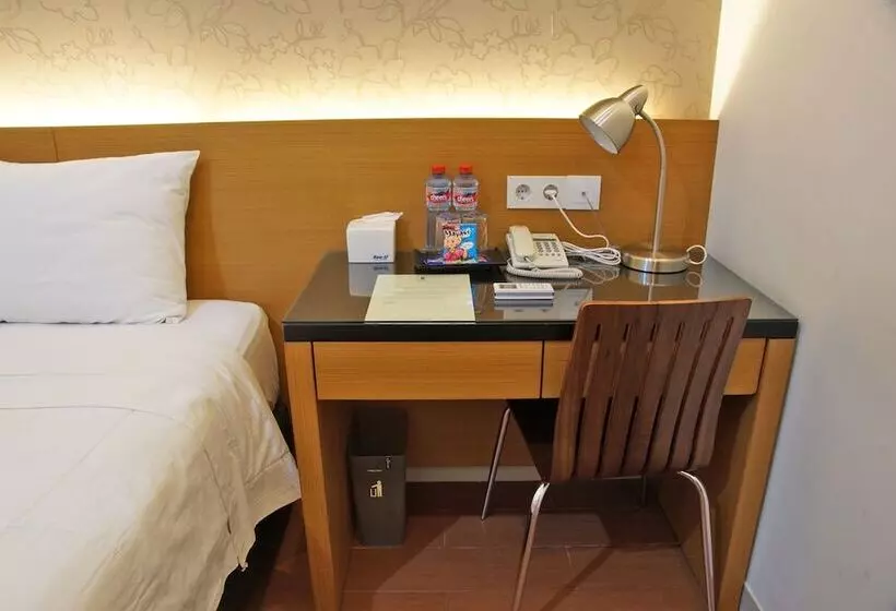 Fotos del hotel Reddoorz Near Plaza Marina:  11