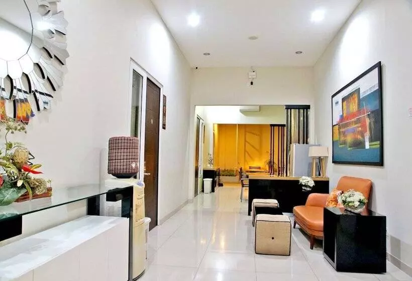 Fotos del hotel Reddoorz Near Plaza Marina:  8