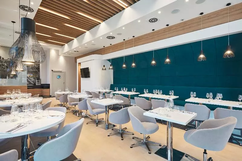Fotos del hotel Golden Tulip Warsaw Airport:  14