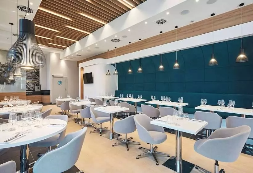 Fotos del hotel Golden Tulip Warsaw Airport:  6