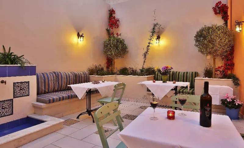 Fotos del hotel Efchi Suites 1904:  10