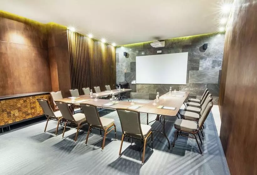 Fotos del hotel The Fives Downtown Hotel & Residences, Curio Collection by Hilton:  11