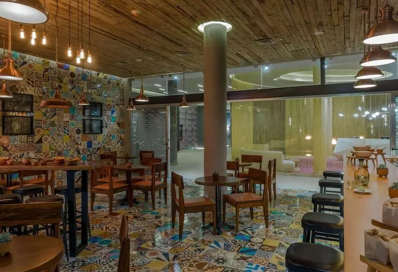 Fotos del hotel The Fives Downtown Hotel & Residences, Curio Collection by Hilton:  46