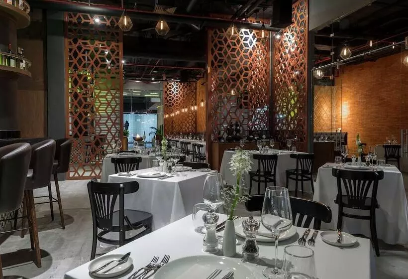 Fotos del hotel The Fives Downtown Hotel & Residences, Curio Collection by Hilton:  22