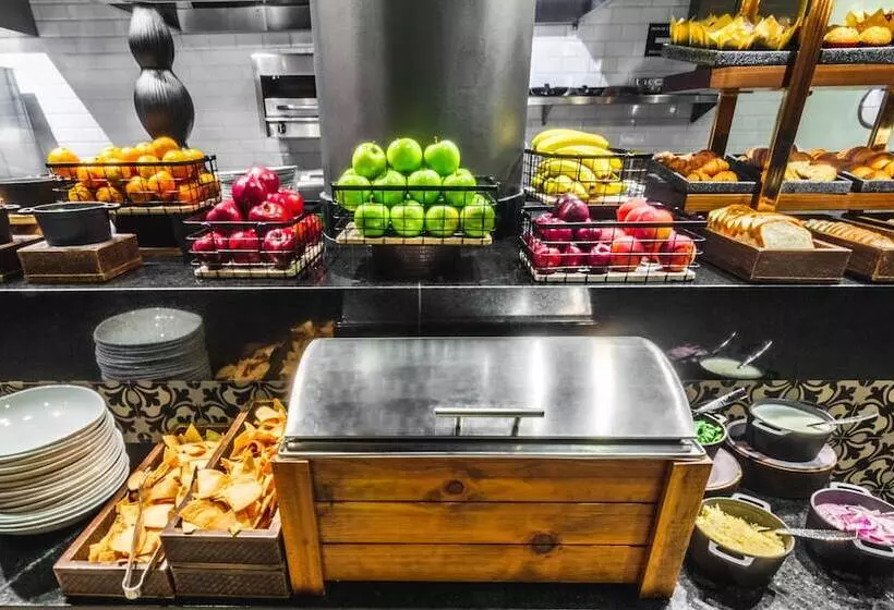 Fotos del hotel The Fives Downtown Hotel & Residences, Curio Collection by Hilton:  36
