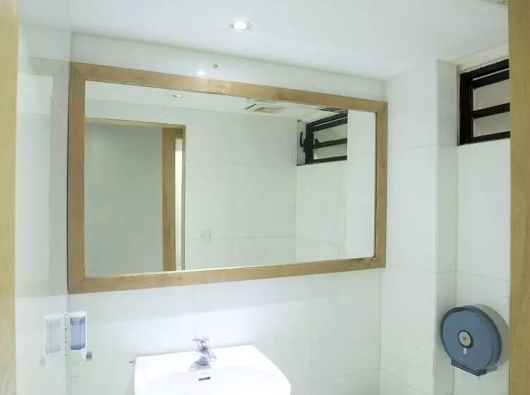 Fotos del hotel Reddoorz Hostel @ Signature Inn:  17