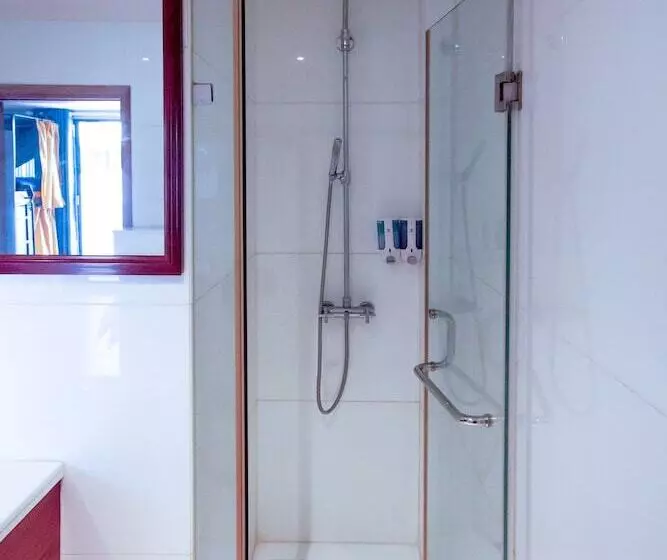 Fotos del hotel Reddoorz Hostel @ Signature Inn:  24