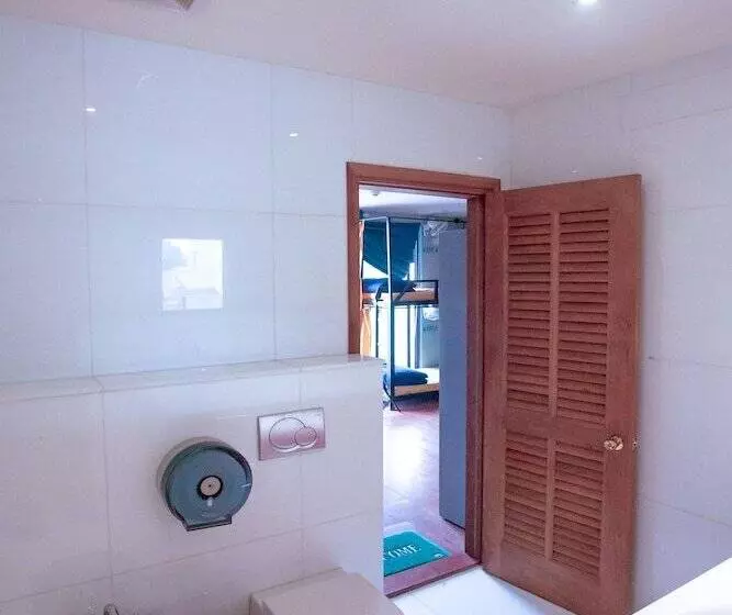 Fotos del hotel Reddoorz Hostel @ Signature Inn:  25