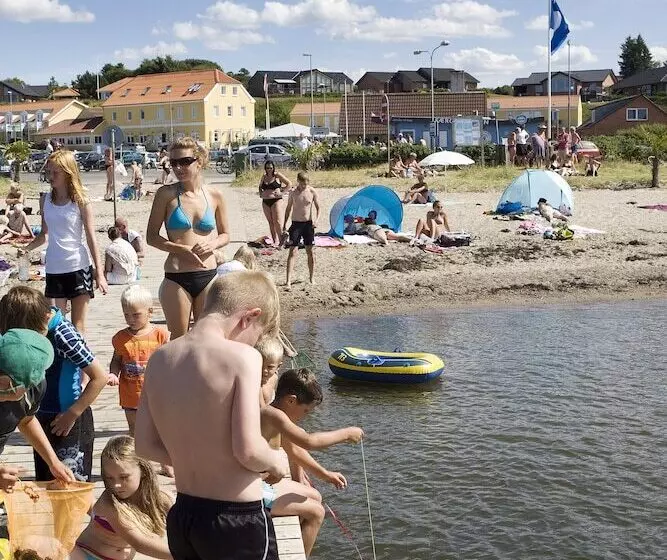 Fotos del hotel Hvalpsund Færgekro:  2