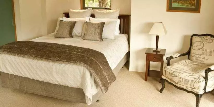 Whakaipo Lodge
