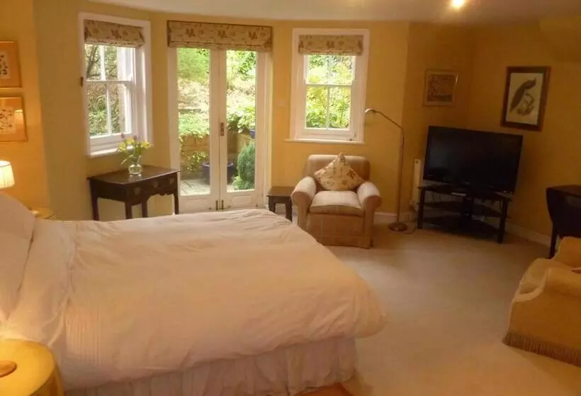 Laurel House Bed And Breakfast
