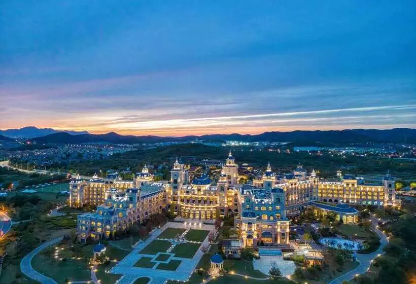 Fotos del hotel Hilton Dalian Golden Pebble Beach Resort:  20