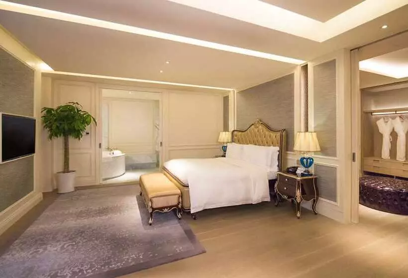 Hilton Dalian Golden Pebble Beach Resort