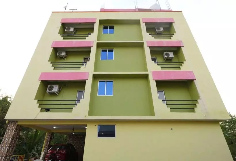 Oyo 15197 Reddy S International