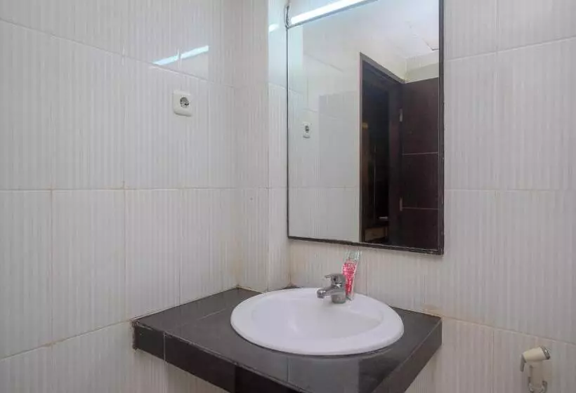 Fotos del hotel Reddoorz Plus @ Grand Populer:  3