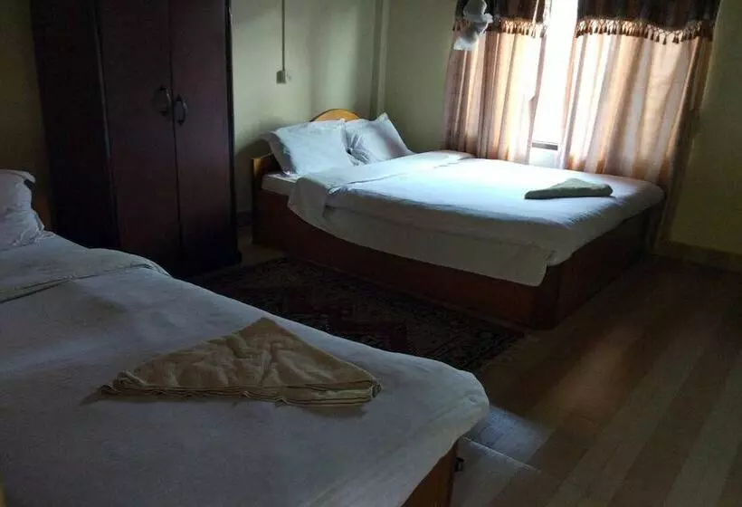 Fotos del hotel Traveller Jungle Camp:  3