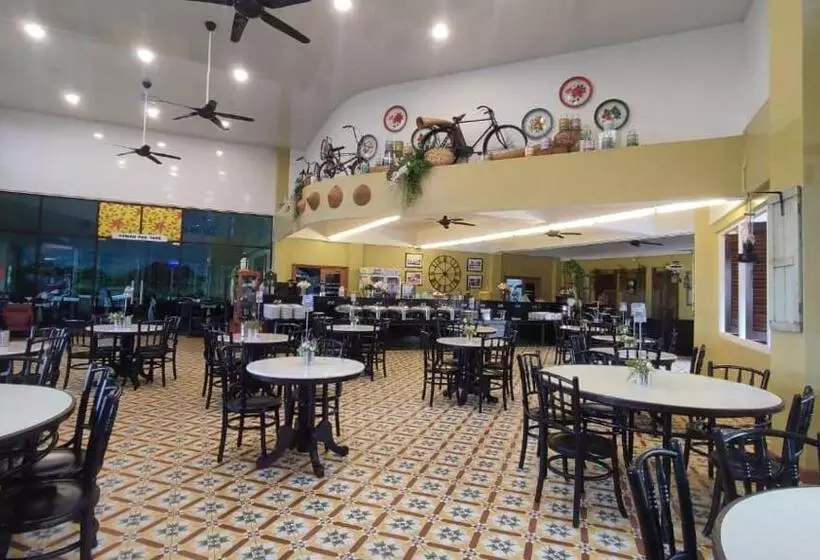 Fotos del hotel Bukit Merah Laketown Resort:  6