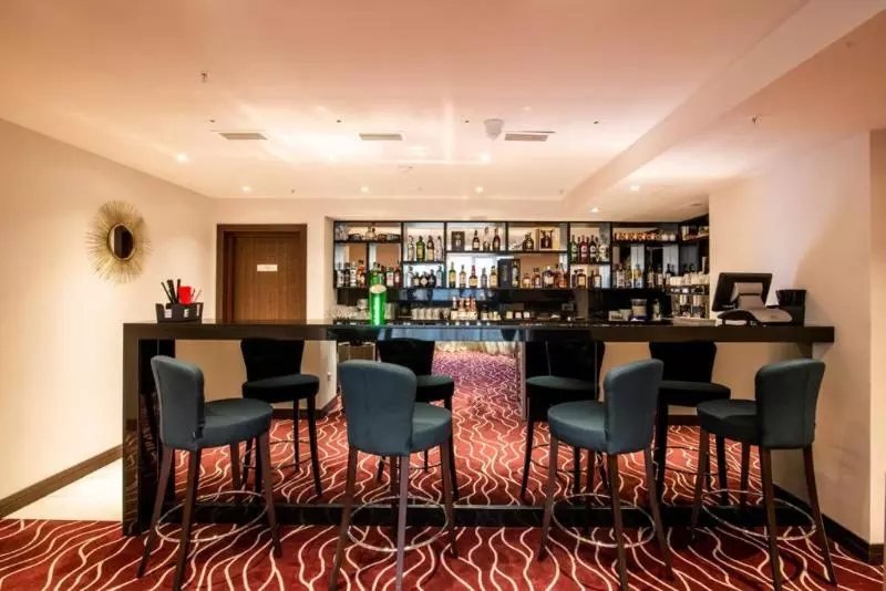 Fotos del hotel Ramada Hotel & Suites By Wyndham Yerevan:  4