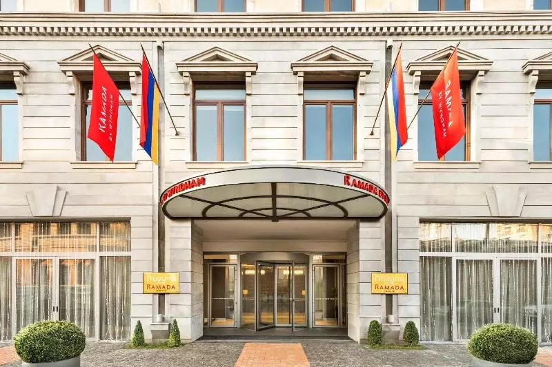 Fotos del hotel Ramada Hotel & Suites By Wyndham Yerevan:  11
