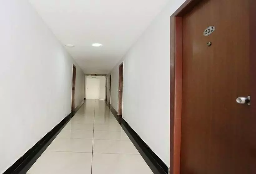 Vaccinated Staff – Capital O 10611 Hotel Malabar Illam
