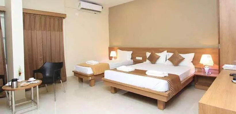 Fotos del hotel Samasth Room And Suites:  13