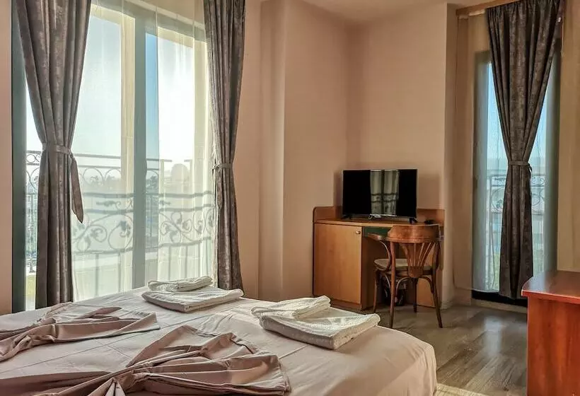 Fotos del hotel Empera:  15