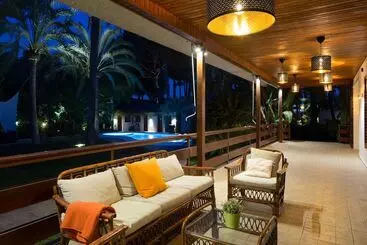 El Oasis Villa Resort - L'Eliana