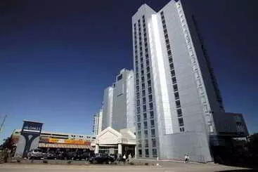 The Oakes Hotel Overlooking The Falls - Niagara Falls