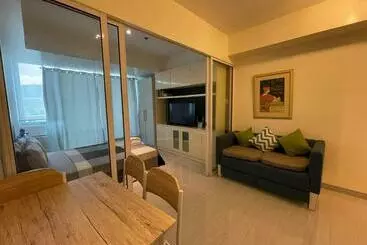 Azure Urban Resort With Wifi And Netflix - Pasay