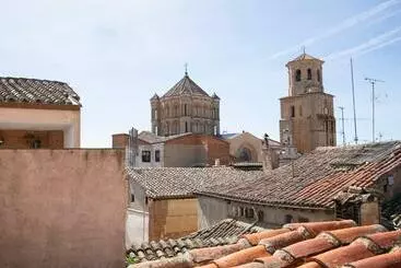 Con Encanto En Toro - Toro