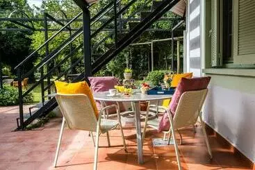 Uruñuela, Un Jardín Entre Viñedos En La Rioja - Uruñuela