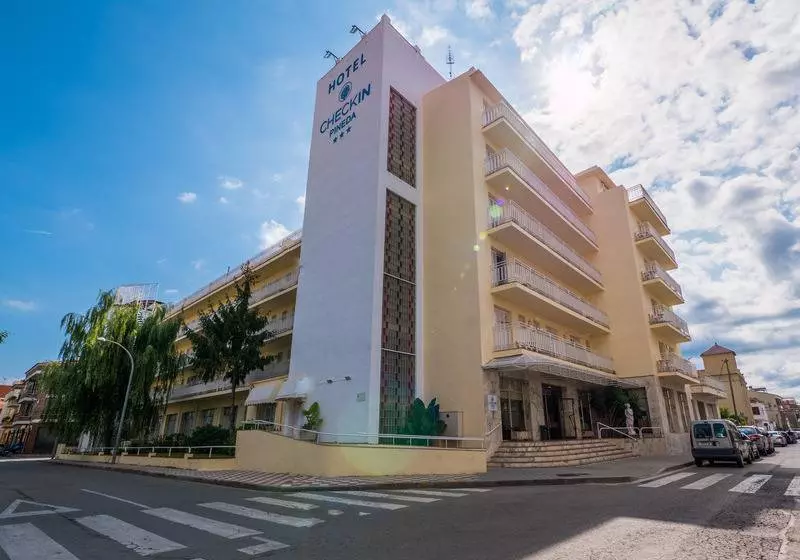Fotos del hotel Checkin Pineda:  2