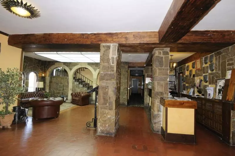 Fotos del hotel Leonor Mirón:  2