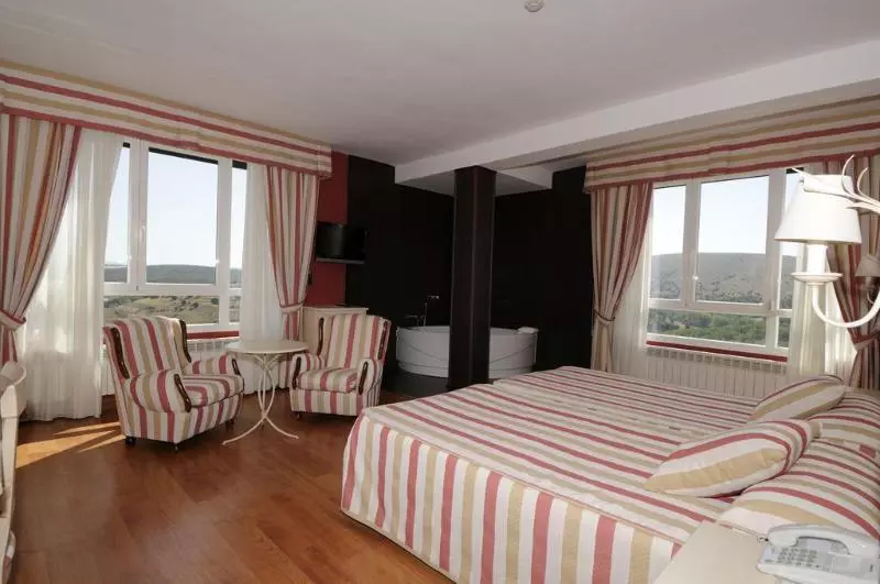 Fotos del hotel Leonor Mirón:  13