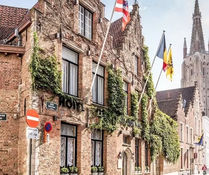 De Castillion – Small Elegant Family