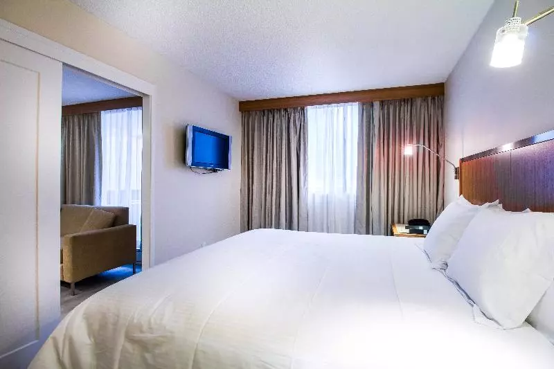 International Suites Calgary