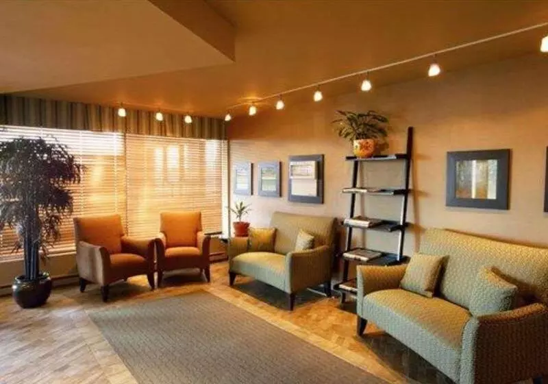 Fotos del hotel Quality Inn & Suites Aéroport P.e. Montréal-trudeau Airport:  2