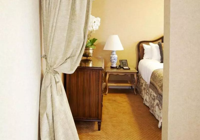 Wedgewood Hotel & Spa – Relais & Chateaux