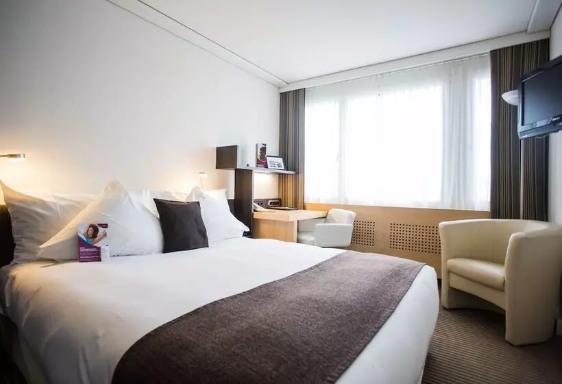 Crowne Plaza Zürich, An Ihg