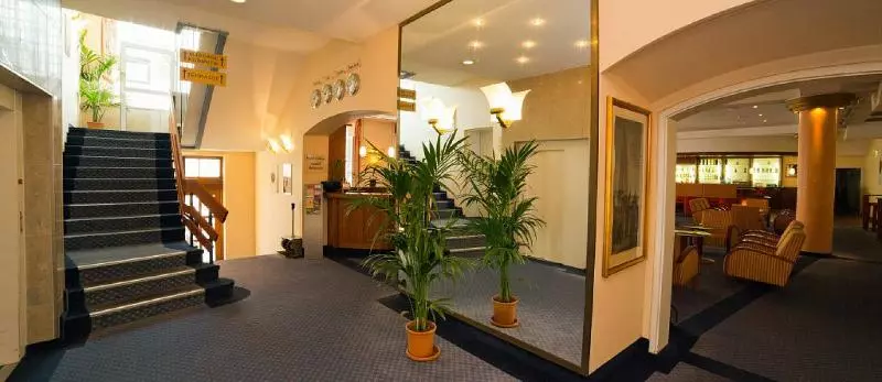 Fotos del hotel Top Khr Stadt:  2